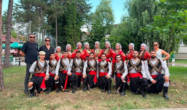 LAÇ Belediyesi Halk Dansları Topluluğu Sırbistan'daki Uluslararası Festivale katıldı