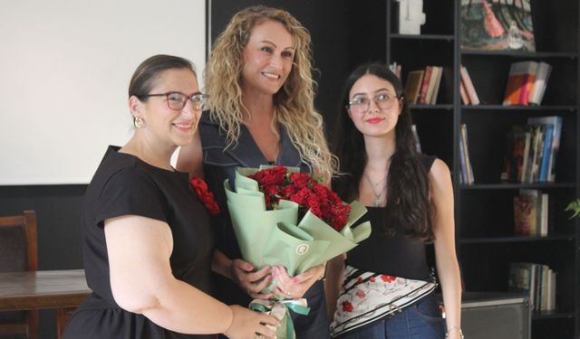 'Women in Red' etkinliğinde Vikipedi'deki kadın temsiline dikkat çekildi