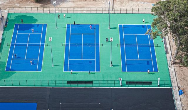Gazimağusa'da tenis kompleksi projesinin ilk etabında altı kort tamamlandı