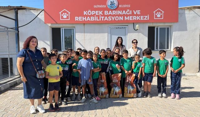 İlkokul öğrencileri GMB Başkanı Uluçay'ı ziyaret etti ve barınağa bağış yaptı