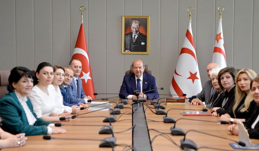 Cumhurbaşkanı Tatar Azerbaycan'dan bir heyeti kabul etti