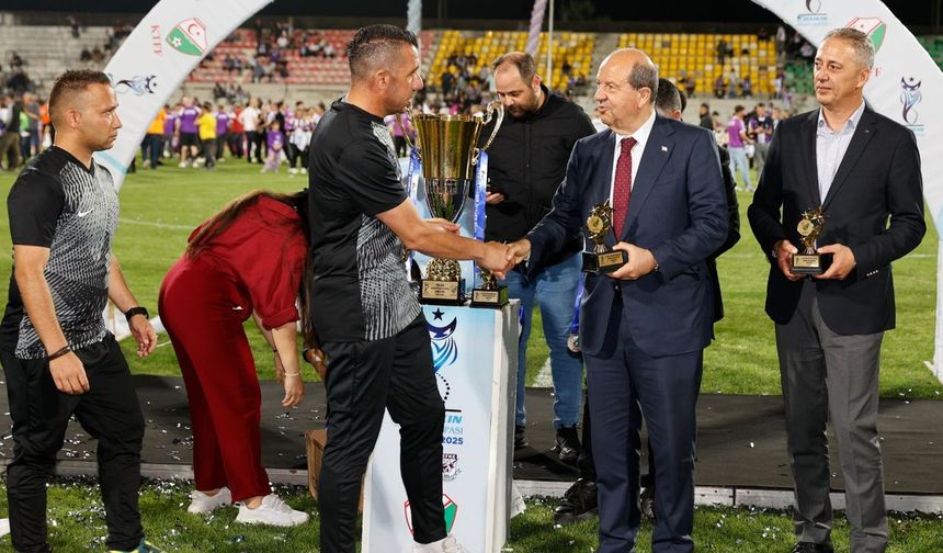 Cumhurbaşkanı Ersin Tatar, Daikin Kıbrıs Kupası'nı Lefke’ye takdim etti