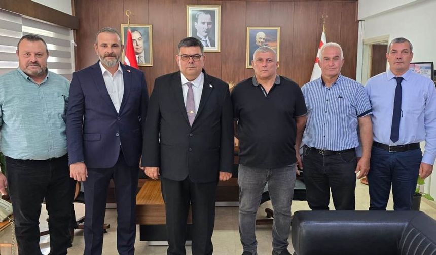 Maliye Bakanı Berova, KKTC Avcılık Federasyonu Başkanı Saygıner ve heyetini kabul etti