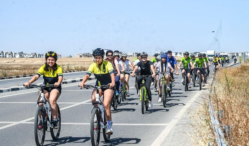 Öğrencilerle öğretmenler 19 Mayıs için pedal çevirdi