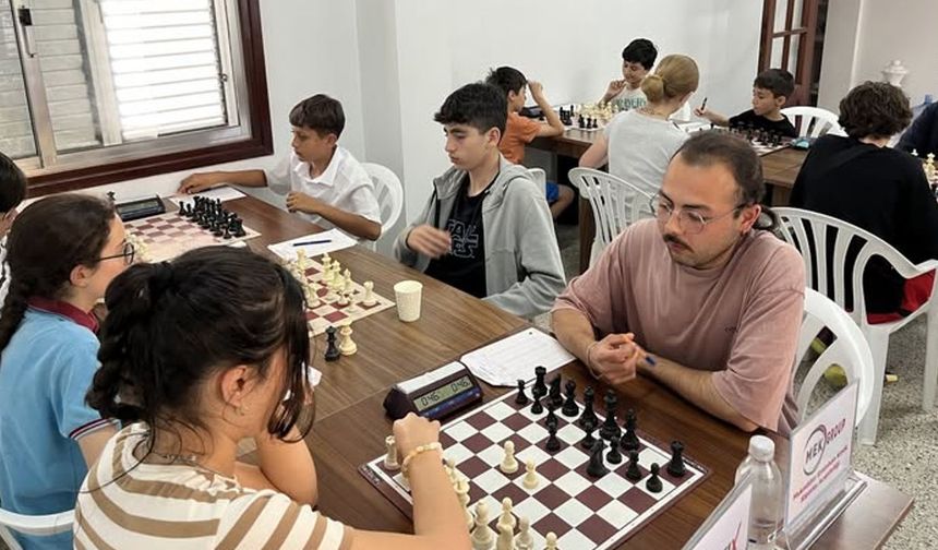 Siba, Deskwork ve Mukadder Eminhan lider