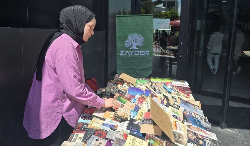 Uluslararası Final Üniversitesi öğrencileri kermes düzenledi