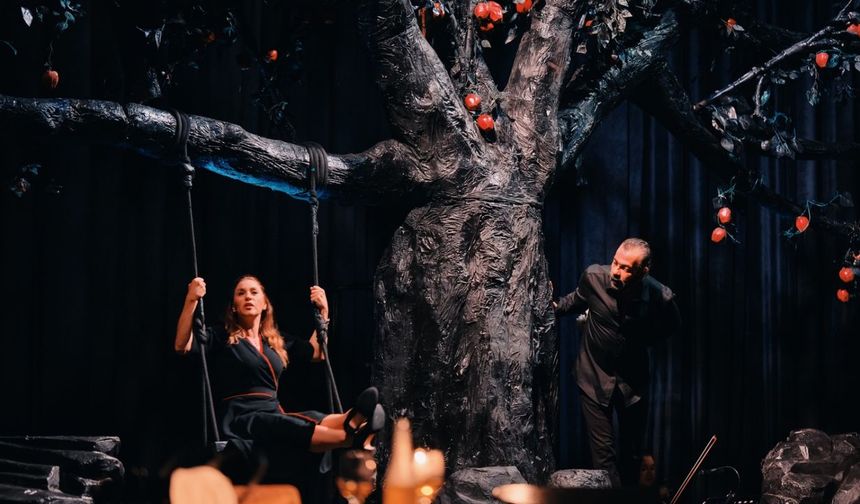 Kıbrıs Tiyatro Festivali kapsamında “Aşk Biter mi?” oyunu KÜKOM’da sahnelendi