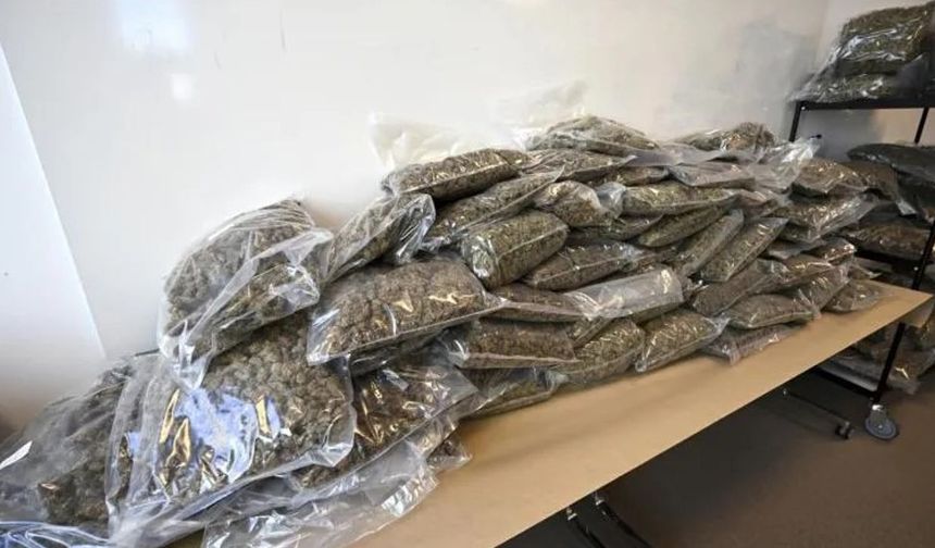 Larnaka'da yolcu beraberi 18 kiloya yakın uyuşturucu...