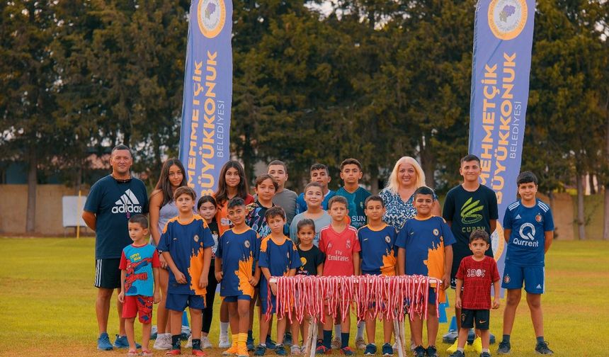 Mehmetçik Üzüm Festivali'nde dün akşam Kıbrıs Gecesi yapıldı, Grup Otantik sahne aldı