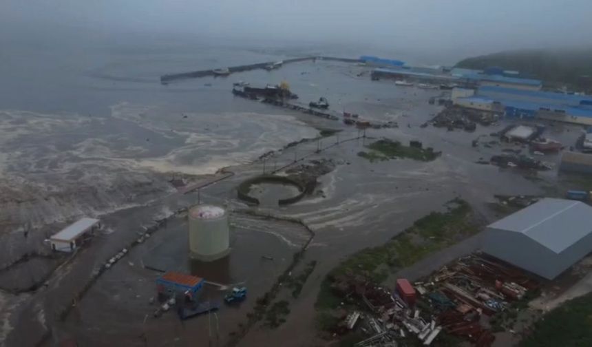 Tsunami dalgaları Hawaii'yi etkilemeye başladı... Rusya'da tsunami dalgalarının boyu beş metreyi buldu