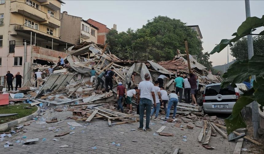 Balıkesir'de 6,1 büyüklüğünde deprem