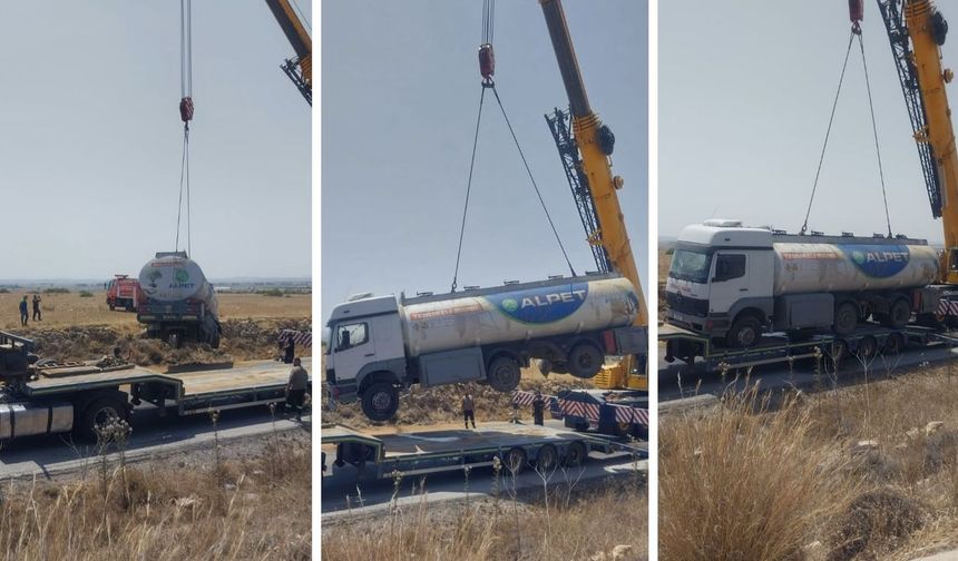 Devrilen akaryakıt yüklü tanker kaldırıldı, yol yeniden trafiğe açıldı