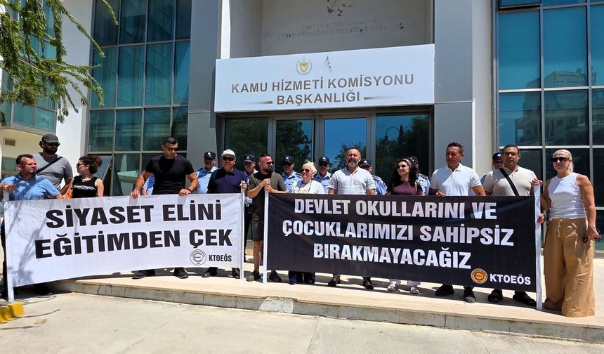 KTOEÖS’ten KHK önünde eylem: “Öğretmen atamaları yapılsın”