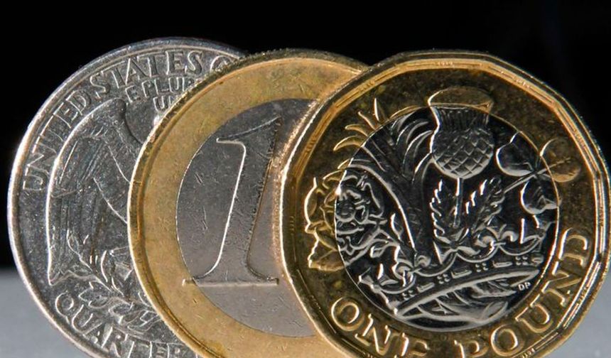 Sterlin 54,15 TL, euro 47,15 TL, dolar 40,78 TL'den işlem görüyor