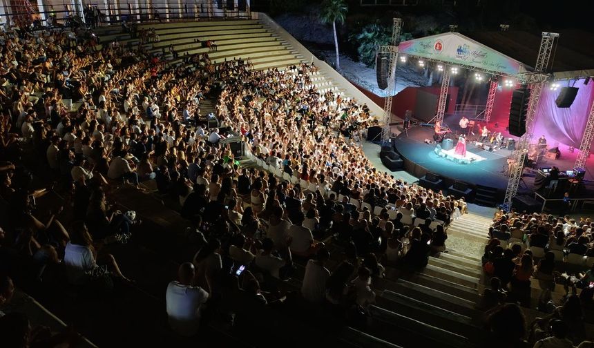 İspanyol sanatçı Buika, Girne'de sahne aldı