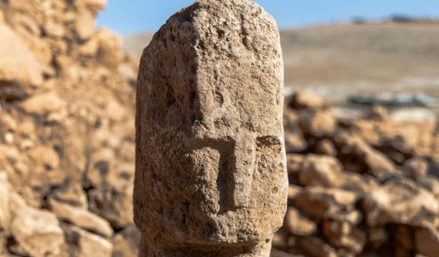 Karahantepe'de kazılarda ilk kez insan yüzlü dikili taş bulundu