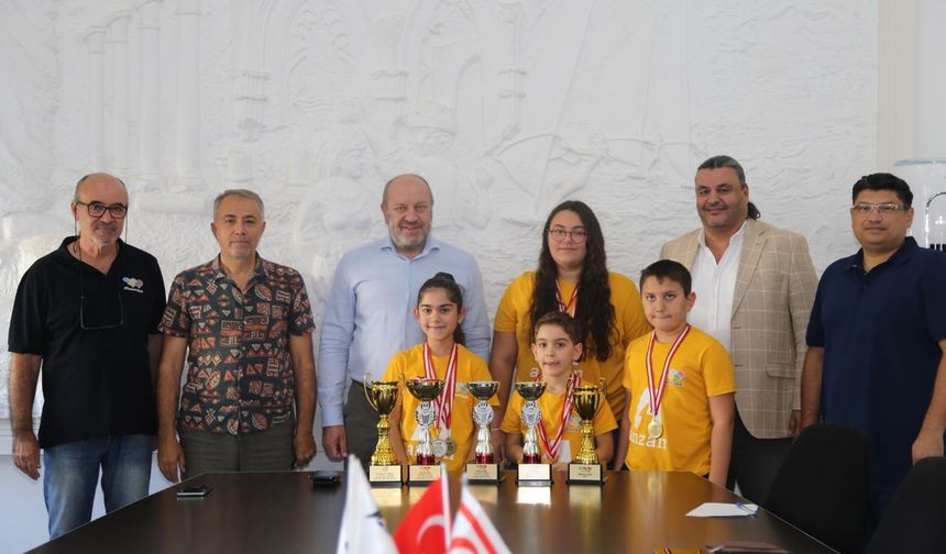 Kıbrıs Bilişim ve Teknoloji Derneği öğrencileri Türkiye Beyin Olimpiyatları'nda ödül kazandı