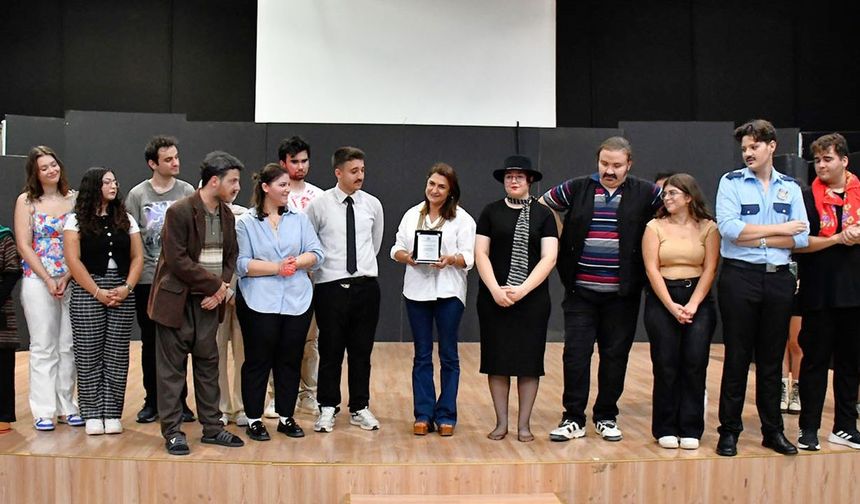 DAÜ Tiyatro Topluluğu Temaşa Gecesi-3'ü sahneledi