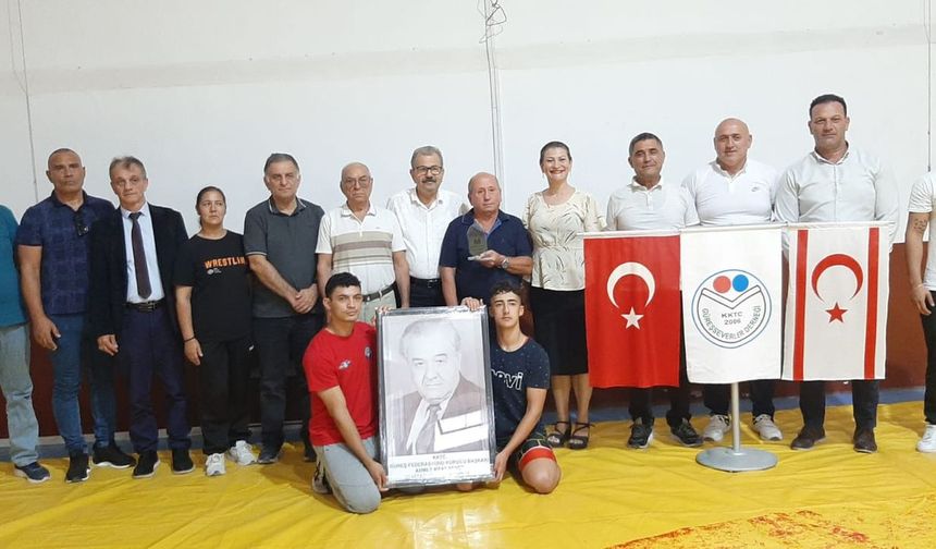 Güreşseverler Derneği, 20.Rifat Şener Güreş Hizmet Ödülü'nü Reşat Tekin'e verdi