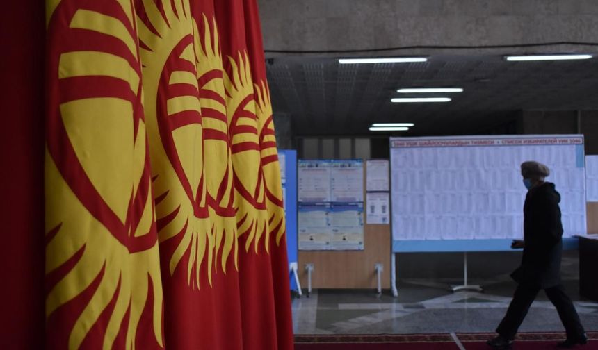 Kırgızistan'da halk erken seçimler için sandık başında