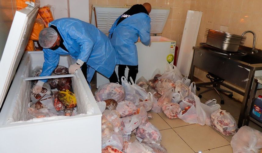 Gazimağusa'da operasyon: 2 tona yakın kaçak et ele geçirildi