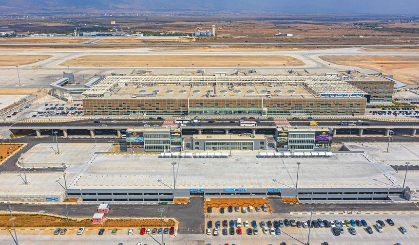 Hava Trafik Kontrolörleri Ercan'da grev başlattı, uçuşlar durdu