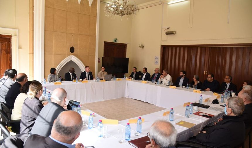 Kıbrıslı Türk ve Kıbrıslı Rum siyasi partiler ara bölgede bir araya geldi