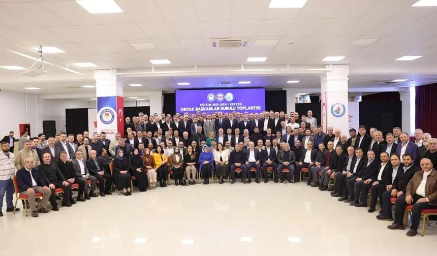 KIBTES ve Türkiye'den Eğitim-Bir-Sen'in yer aldığı Başkanlar Kurulu toplantısı Girne'de yapıldı