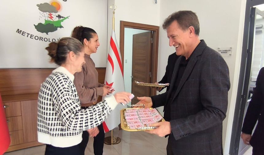 Arıklı, kadın personelin gününü kutladı