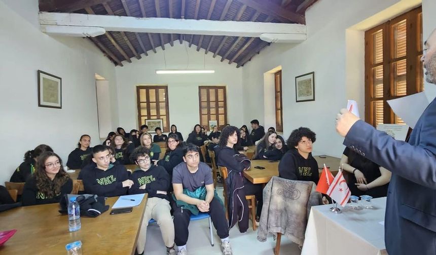 Gazeteci-yazar Başaran Düzgün, Namık Kemal Lisesi öğrencileri ile bir araya geldi