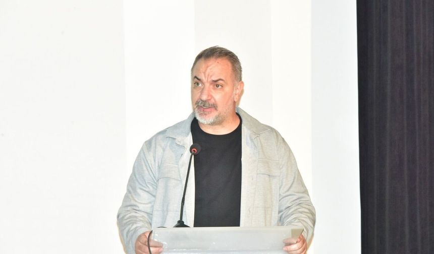 Soyalan: 'Tiyatro, insanın insana ayna tuttuğu en yaratıcı alanlardan biridir'