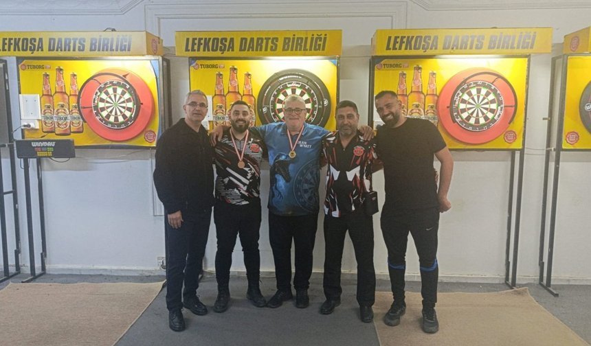 Dino Wyahtt zirvede: Darts liginde nefes kesen final