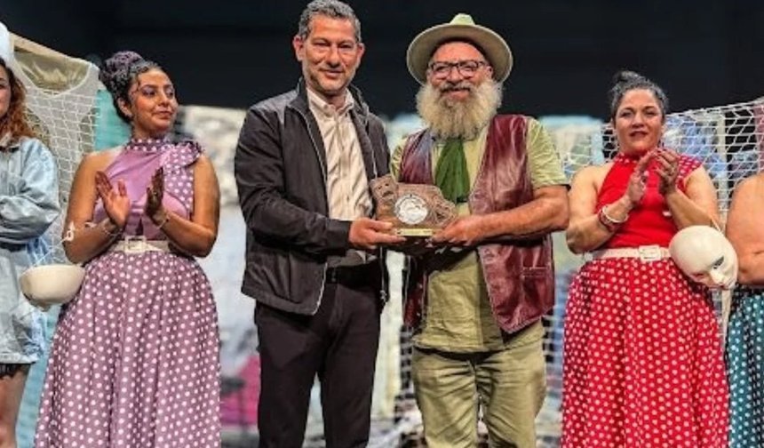 'Kozalar' oyunu Beşparmaklar Tiyatro Festivali'nde prömiyer yaptı