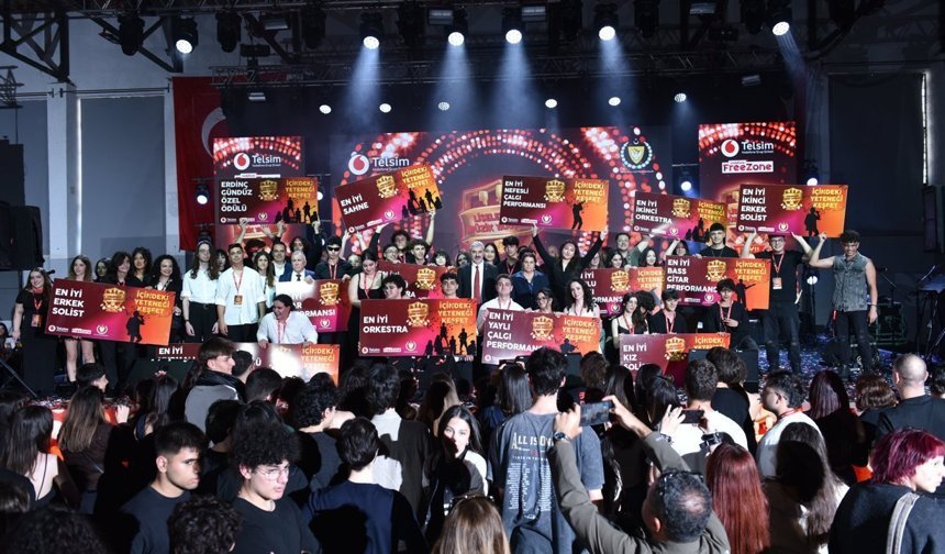 Telsim Freezone 12. Liselerarası Müzik Yarışması'nın büyük ödülü Levent Koleji'nin oldu