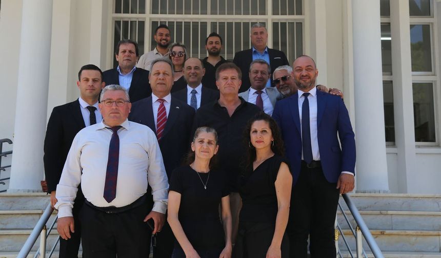 Arıklı, bakanlık personeli ile bayramlaştı