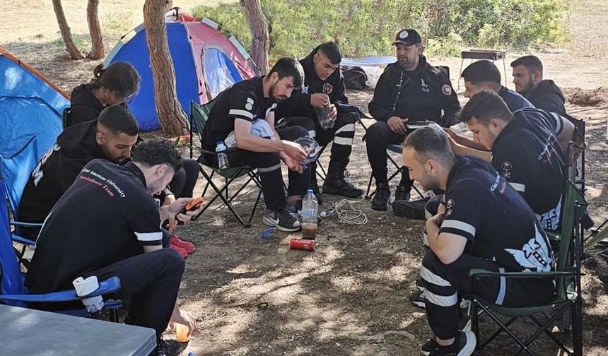 GAÜ'lü öğrencilere iki günlük kamp eğitimi