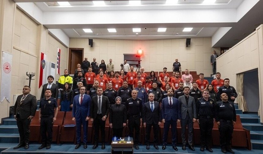 KKTC'den gazeteciler, Ankara'da düzenlenen savaş muhabirliği eğitimine katılıyor