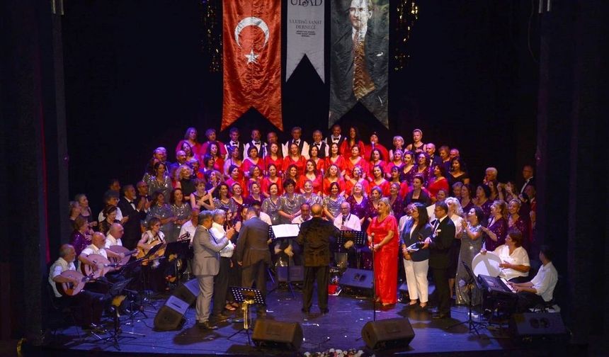 DAB Altın Kalpler Korosu, '2. Bursa Korolar Festivali'nde sahne aldı