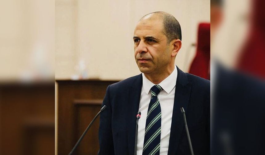 Özersay: 'WhatsApp hesabımızı kapatarak sesimizi kesmeye çalışıyorlar'