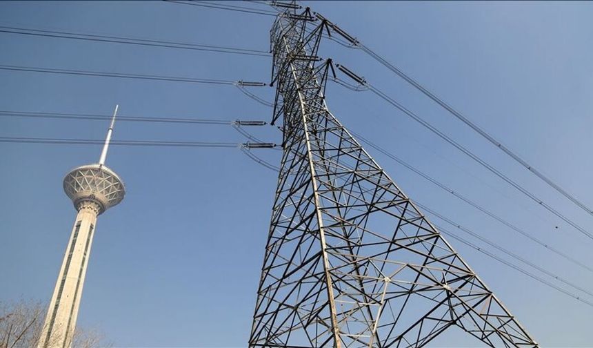 Tahran'da tasarruf kararına uymayan 30 kamu idaresinin elektriği kesildi