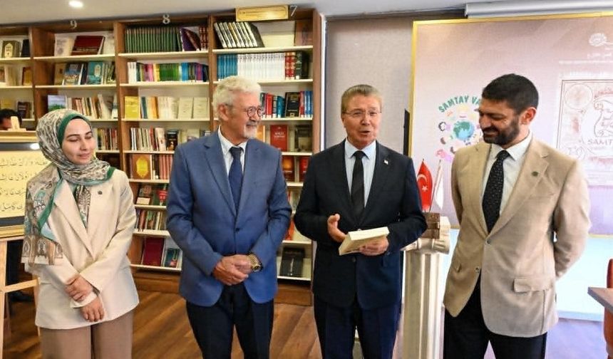 Ata Atun'un 'KKTC politik tarihi, Kıbrıs siyasetine akademik bakış' kitabının 18. cildi tanıtıldı