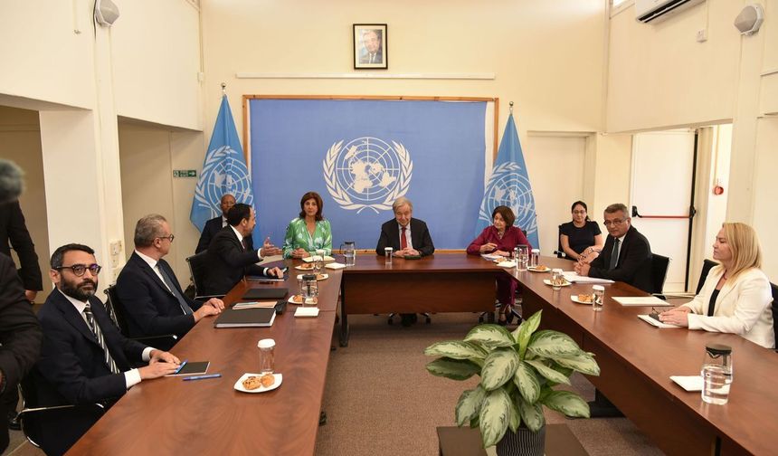Guterres, Erhürman ve Hristodulidis'in ara bölgede bir araya geldiği üçlü görüşme başladı