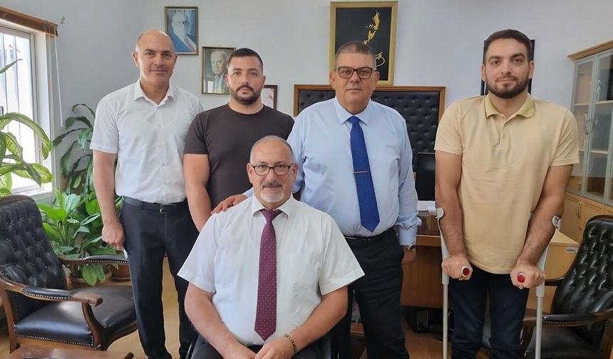Maliye Bakanı Berova, Kıbrıs Türk Ortopedik Özürlüler Derneği Başkanı Günay Kibrit'i kabul etti