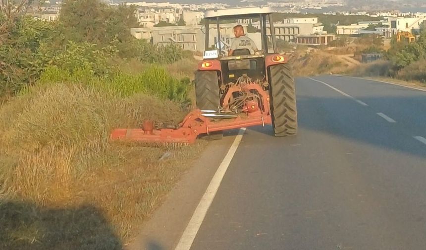 Tatlısu Belediyesi anayollardaki temizlik çalışmalarını sürdürüyor