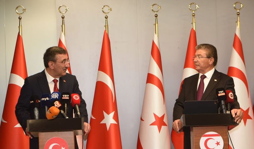 Üstel ve Yılmaz, Ercan Havalimanı'nda basın toplantısı düzenledi