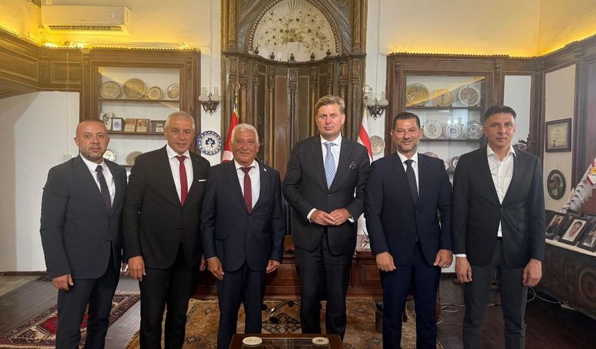 Alman Milletvekili Krah, Kıbrıs Türk Belediyeler Birliği'ni ziyaret etti