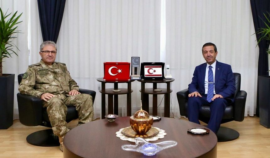 Dışişleri Bakanı Ertuğruloğlu, Kara Kuvvetleri Komutanı Orgeneral Tokel ile görüştü
