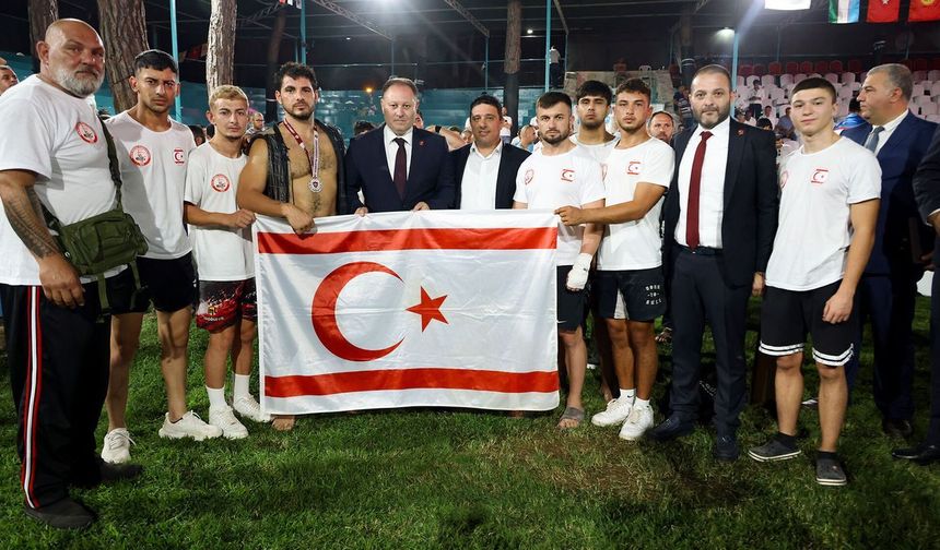 Meclis Başkanı Öztürkler Türk Dünyası Uluslararası Aba Güreşi Finallerini izledi