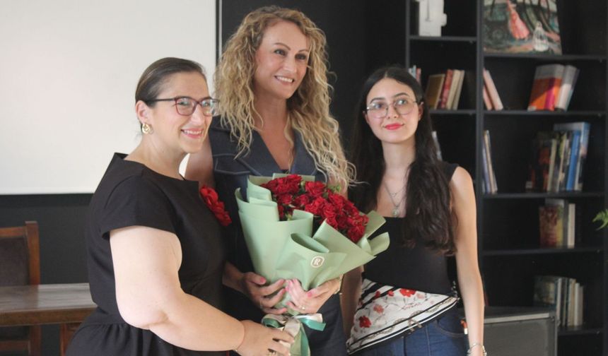 'Women in Red' etkinliğinde Vikipedi'deki kadın temsiline dikkat çekildi