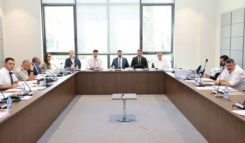 İdari Komite, iki yasa önerisi ve bir yasa tasarısını Genel Kurul'a sevk etti